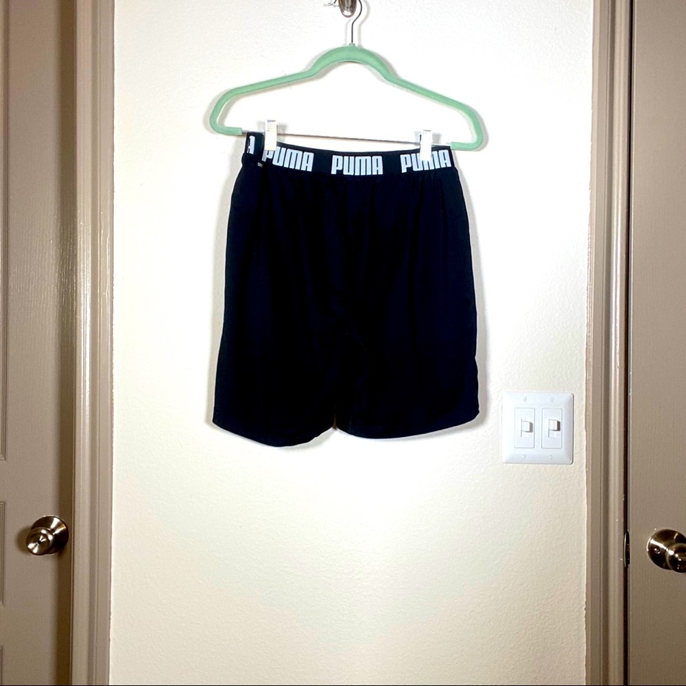 Men’s medium black Puma athletic banded shorts